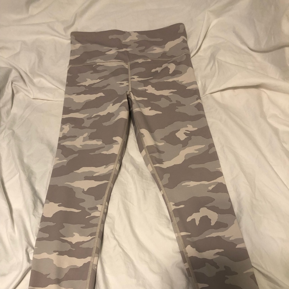 Athleta Elation 7/8 tight NWOT Sz S